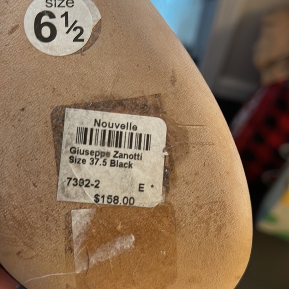 Giuseppe Zanotti - Black suede ruffle heels - Picture 8 of 8